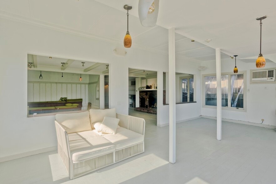 More Photos Of 265 Commercial St, Provincetown Flex For Sale