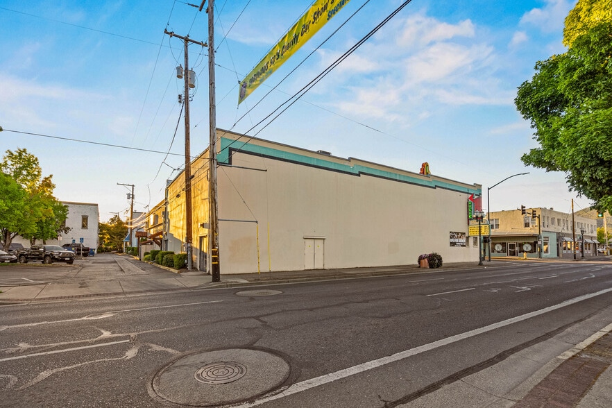 More Photos Of 143 SE H St, Grants Pass Theater Concert Hall For Sale