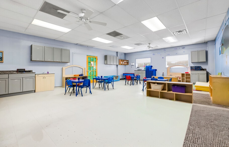 More Photos Of 306 W 24th St, Bryan Daycare Center For Sale