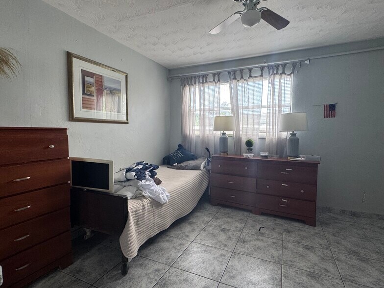 More Photos Of 1930 Lincoln St, Hollywood Assisted Living For Sale