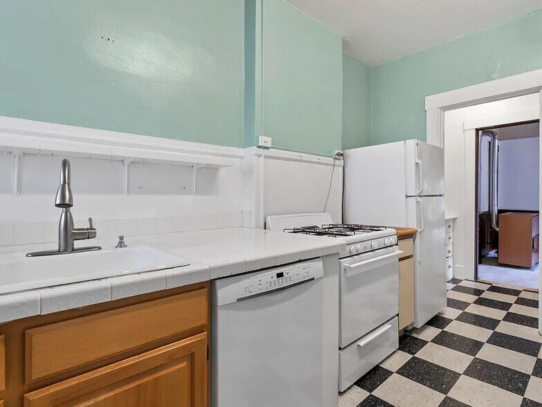 More Photos Of 2308-2326 SW Osage St, Portland Apartments For Sale