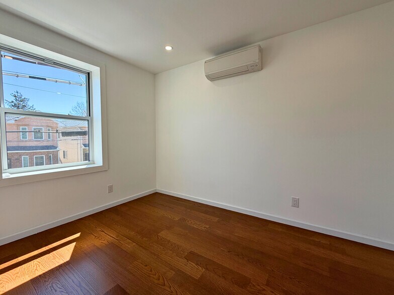More Photos Of 189 Saint Marys Ave, Staten Island Apartments For Sale