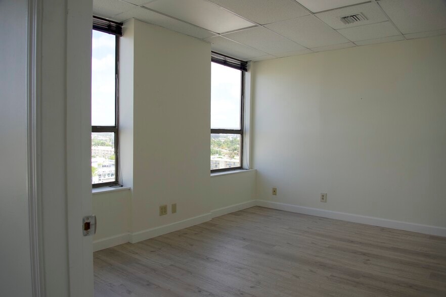 More Photos Of 1250 E Hallandale Beach Blvd, Hallandale Beach Office For Lease