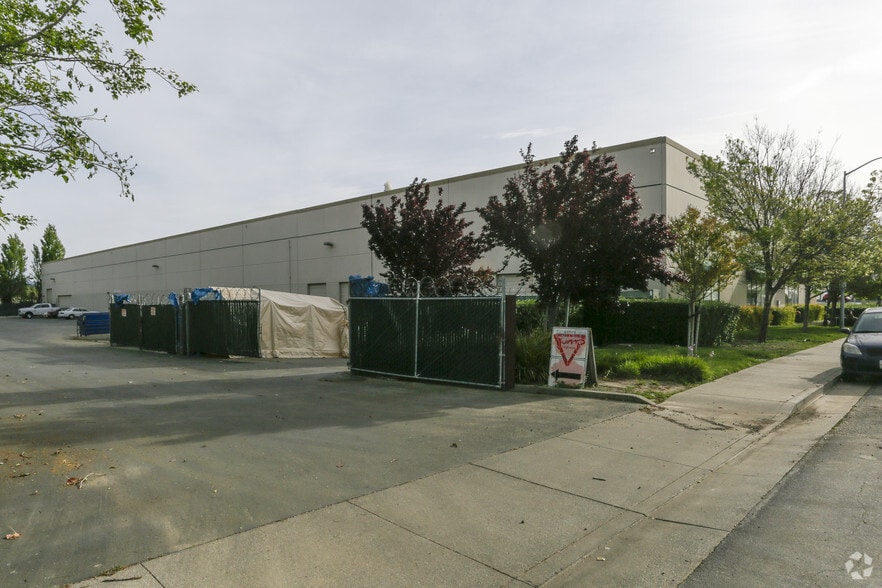 More Photos Of 455 Lopes Rd, Fairfield Warehouse For Lease