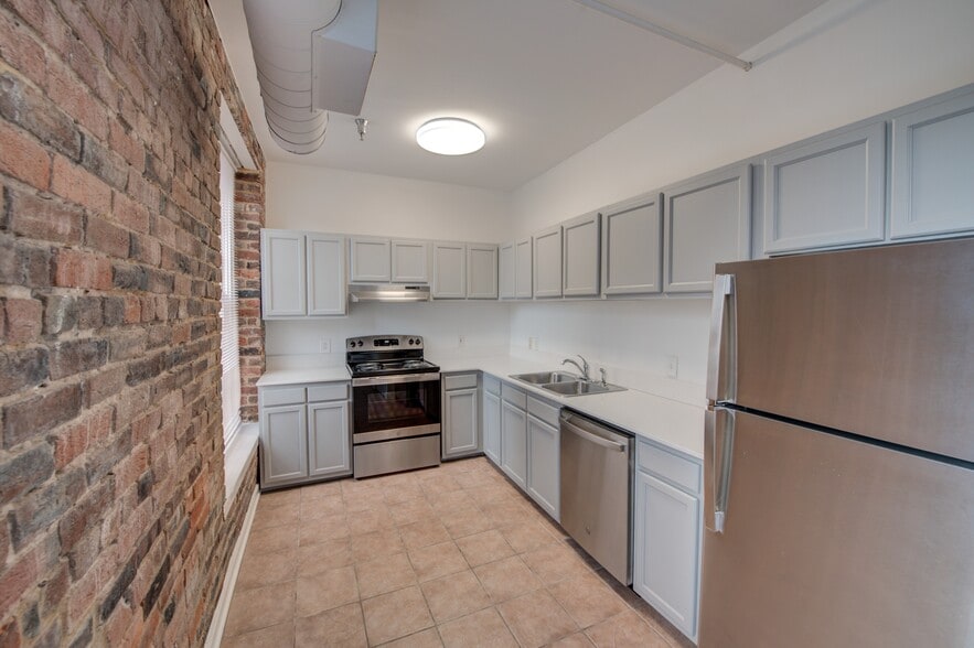 More Photos Of 2411 E Franklin St, Richmond Apartments For Lease