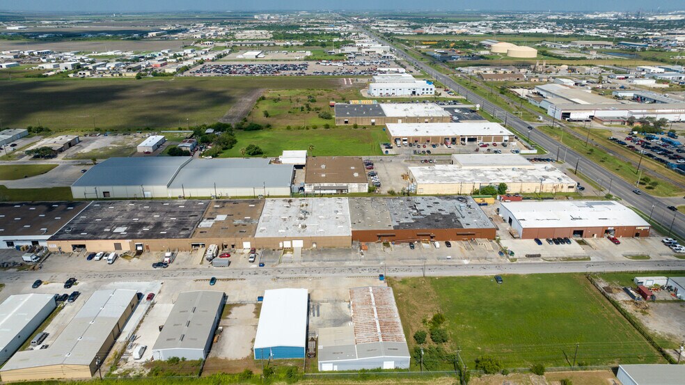 More Photos Of 121-217 44th St, Corpus Christi Warehouse For Lease