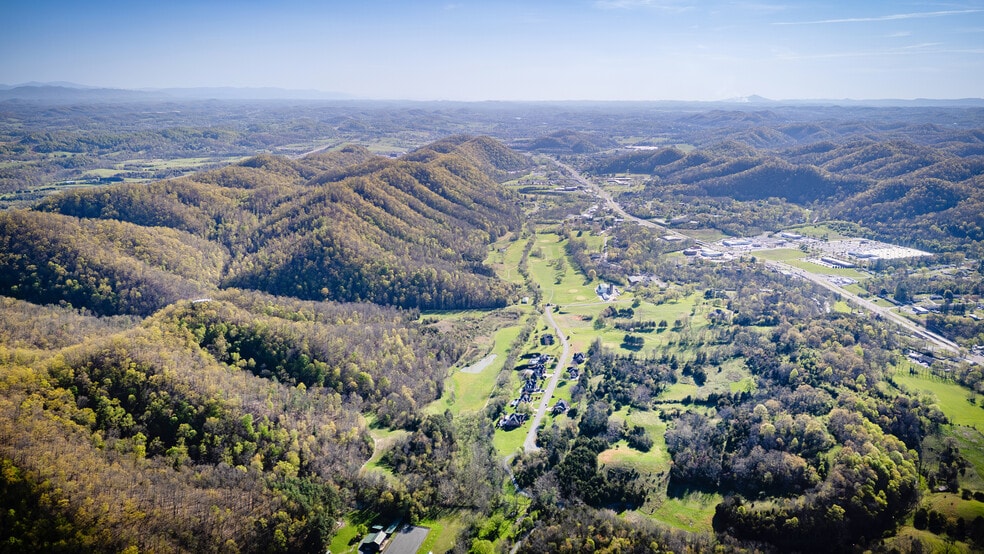More Photos Of 115 Cedar Creek Rd, Bristol Golf Course Driving Range For Sale