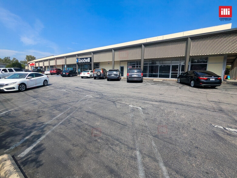 More Photos Of 6535-6585 Foothill Blvd, Tujunga General Retail For Lease