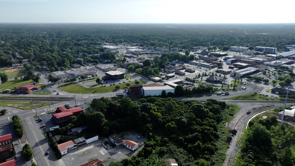 More Photos Of 130 2nd St W, Tifton Distribution For Sale