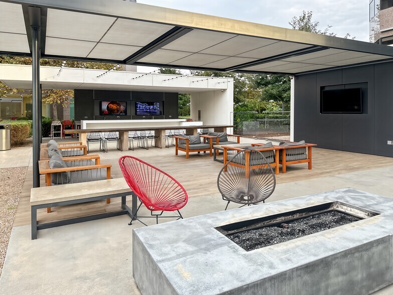 More Photos Of 555 Anton Blvd, Costa Mesa Coworking Space