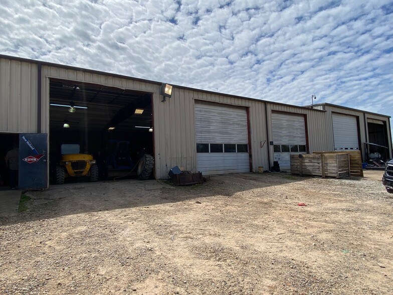 More Photos Of 425 E Front St, De Kalb Auto Dealership For Sale