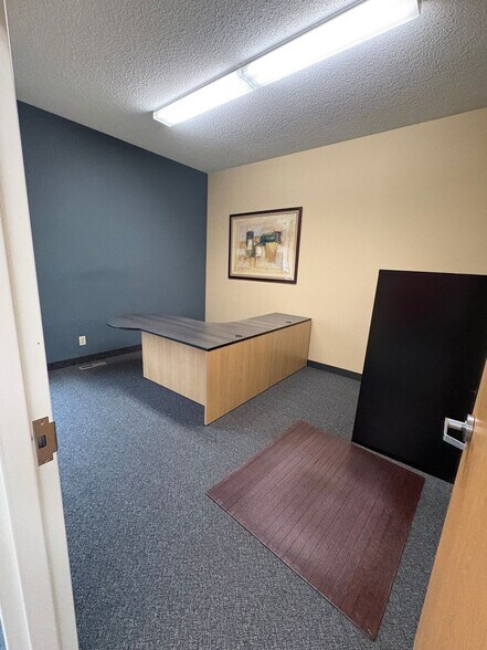 More Photos Of 7771 Lake Dr, Circle Pines Unknown For Lease