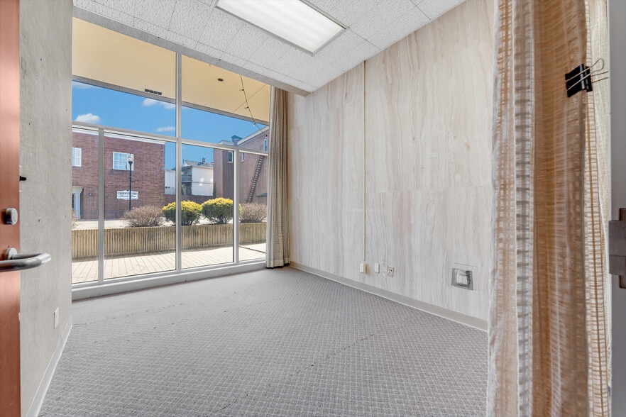 More Photos Of 214 Merchant St, Fairmont Bank For Sale