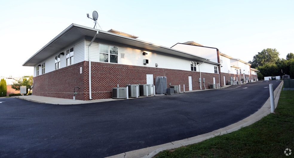 More Photos Of 8191 Jennifer Ln, Owings Office For Lease