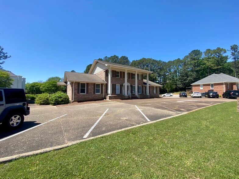 More Photos Of 1900 Indian Lake Dr, Birmingham Office For Sale