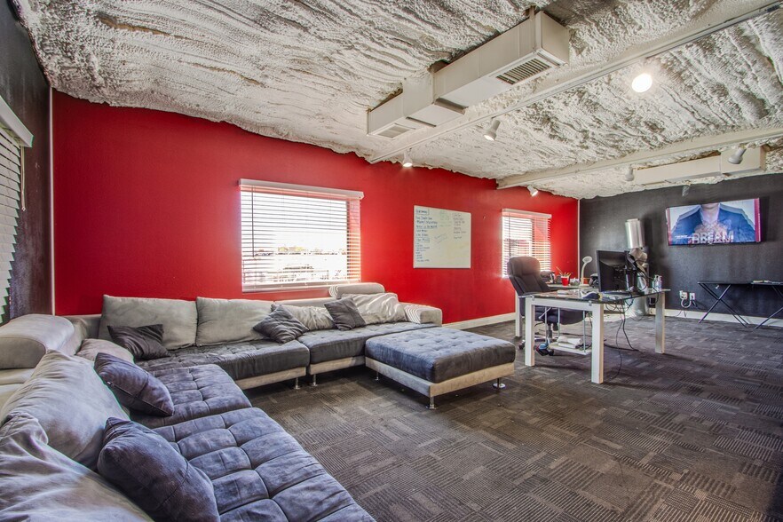 More Photos Of 4251 W Oquendo Rd, Las Vegas Light Distribution For Sale