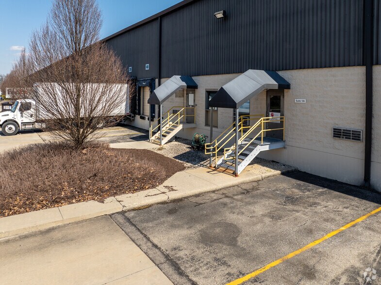More Photos Of 4750 Lake Forest Dr, Blue Ash Warehouse For Lease