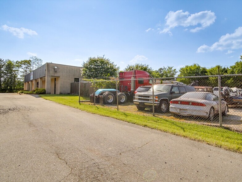 More Photos Of 4400 Republic Ct, Concord Warehouse For Lease