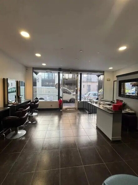 More Photos Of 29 Rue De L'Arcade, Paris Flex For Lease