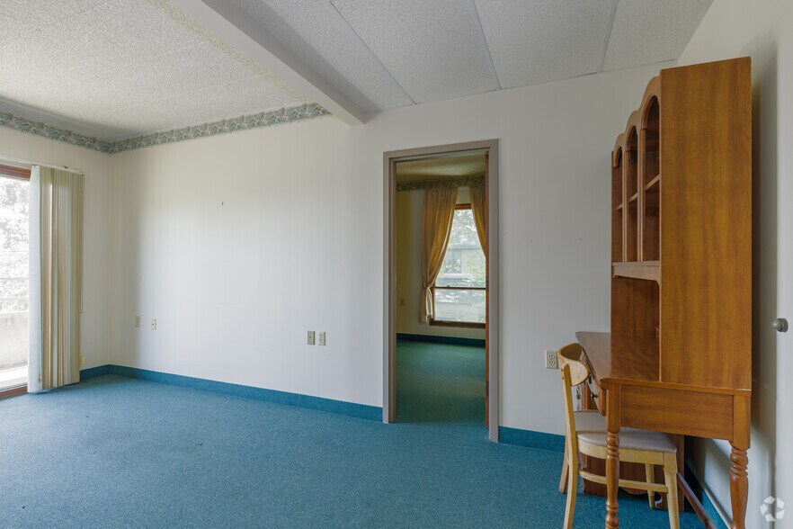 More Photos Of 39 N Portage Path, Akron Shelter For Sale