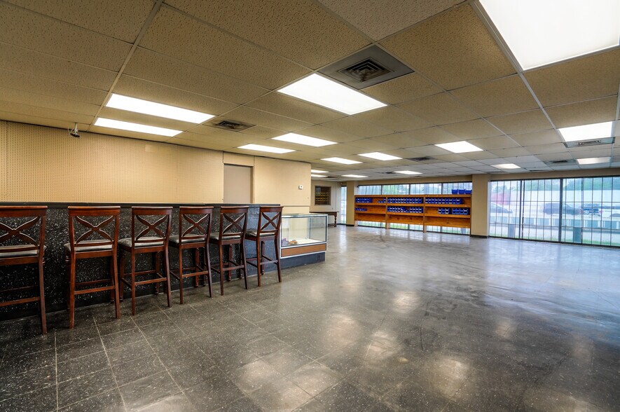 More Photos Of 409 North Loop E, Houston Flex For Sale