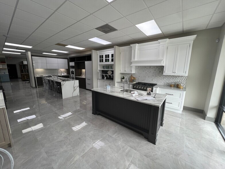 More Photos Of 3601-3609 Henderson Blvd, Tampa Storefront For Lease