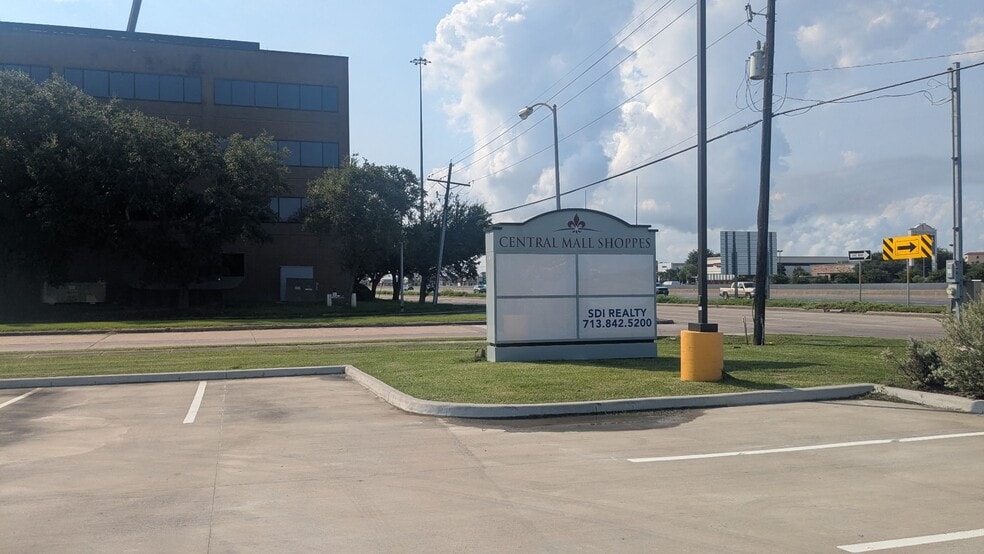 More Photos Of 8450 Memorial Blvd, Port Arthur Storefront For Lease