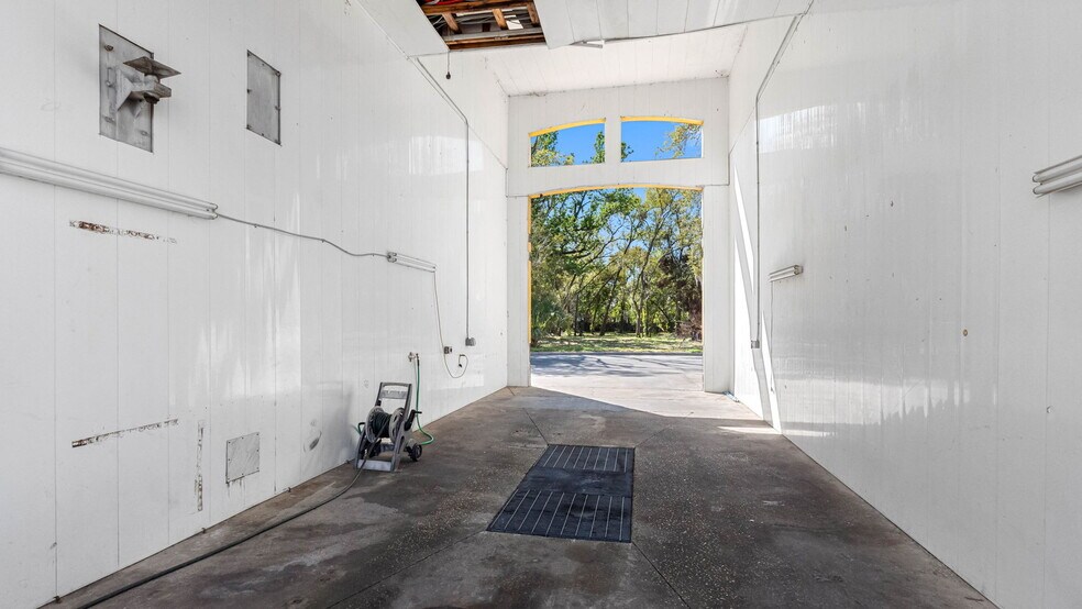 More Photos Of 113 S Valrico Rd, Valrico Carwash For Sale