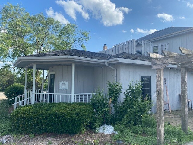 Primary Photo Of 21445 Gumina Rd, Brookfield Restaurant For Sale