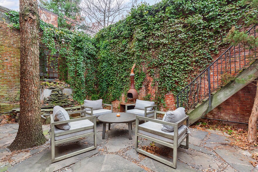 More Photos Of 62 Grand St, Brooklyn Storefront Retail Residential For Sale