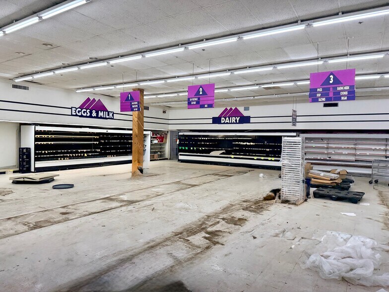 More Photos Of 1100 N Douglass St, Malden General Retail For Sale