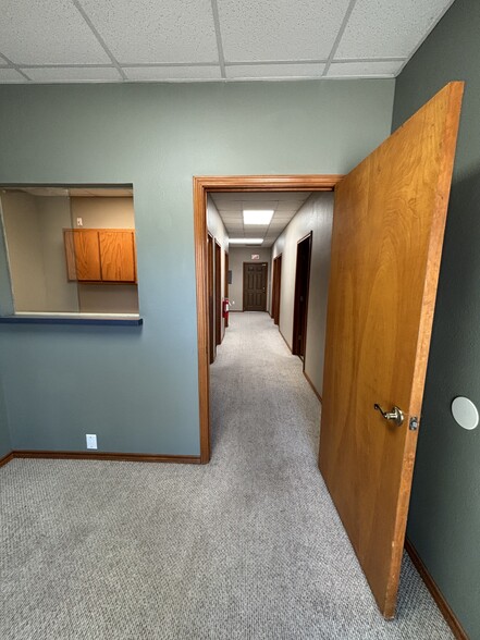 More Photos Of 1510 Santa Fe Dr, Weatherford Medical For Lease