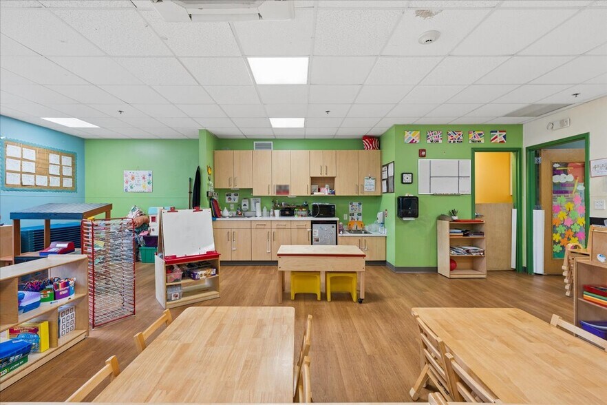 More Photos Of 443 W Lowell Ave, Haverhill Office For Sale