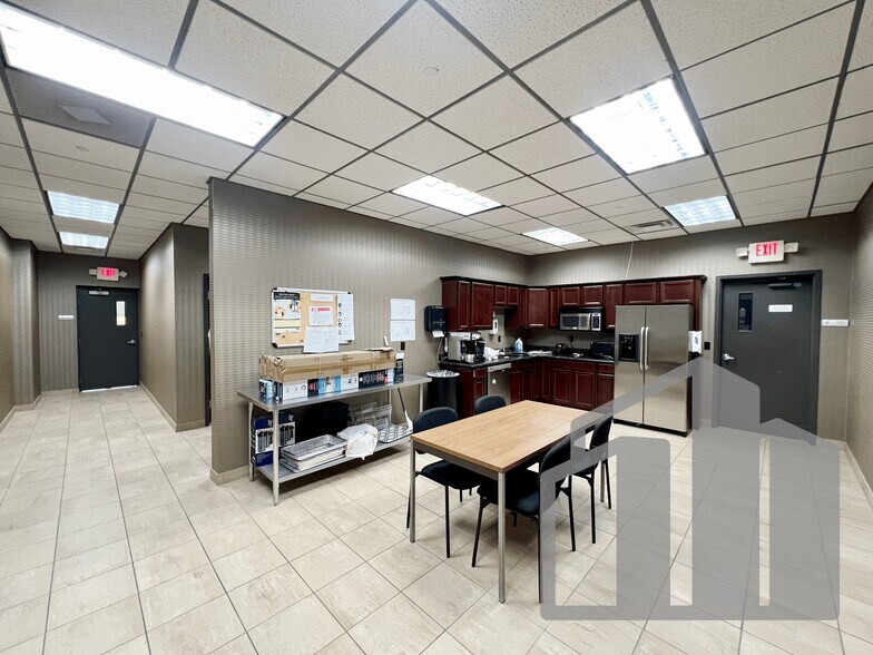 More Photos Of 25560 Mound Rd, Warren Flex For Sale