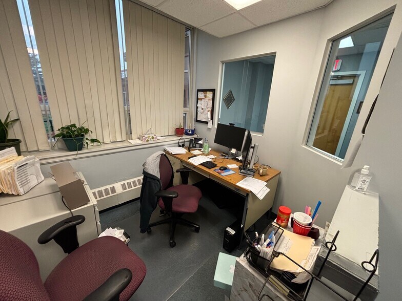 More Photos Of 1654 King St, Enfield Office For Lease