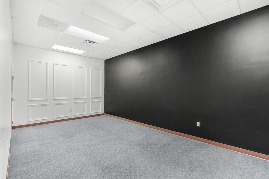 More Photos Of 1508-1510 S Harbor City Blvd, Melbourne Storefront For Lease