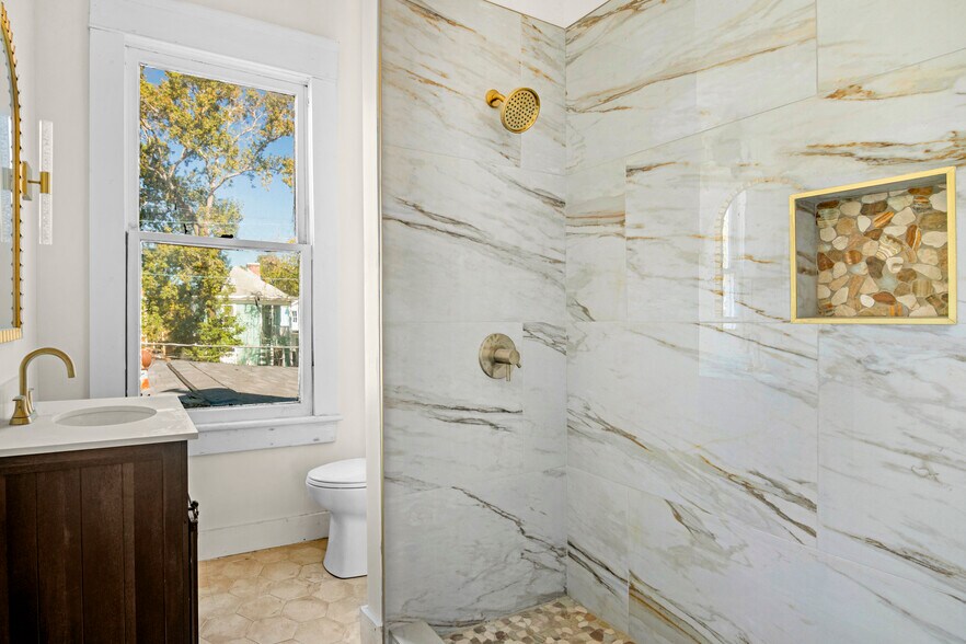 More Photos Of 310 W 34th St, Savannah Office For Sale