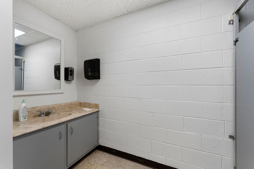 More Photos Of 112 Old Mill Rd, Cartersville Research And Development For Sale