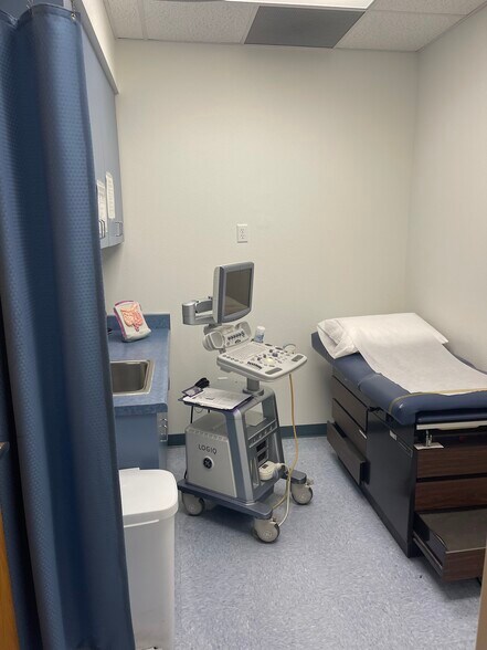 More Photos Of 1753 W Avenue J, Lancaster Medical For Lease