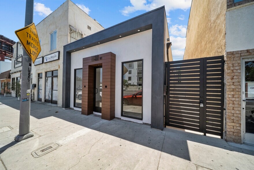 More Photos Of 11488 Burbank Blvd, North Hollywood Flex For Sale