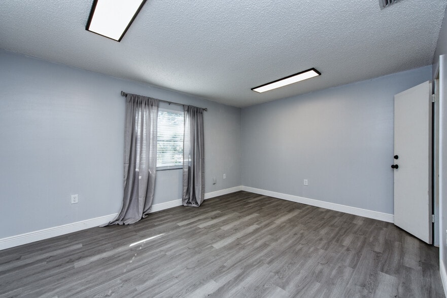 More Photos Of 7408 Commerce St, Riverview General Retail For Lease