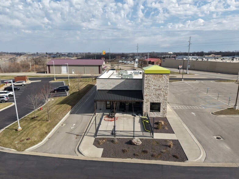 More Photos Of 335 E Russell Ave, Warrensburg Fast Food For Sale