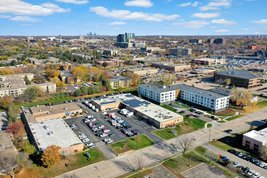 More Photos Of 4200-4250 76th St W, Edina Light Distribution For Sale