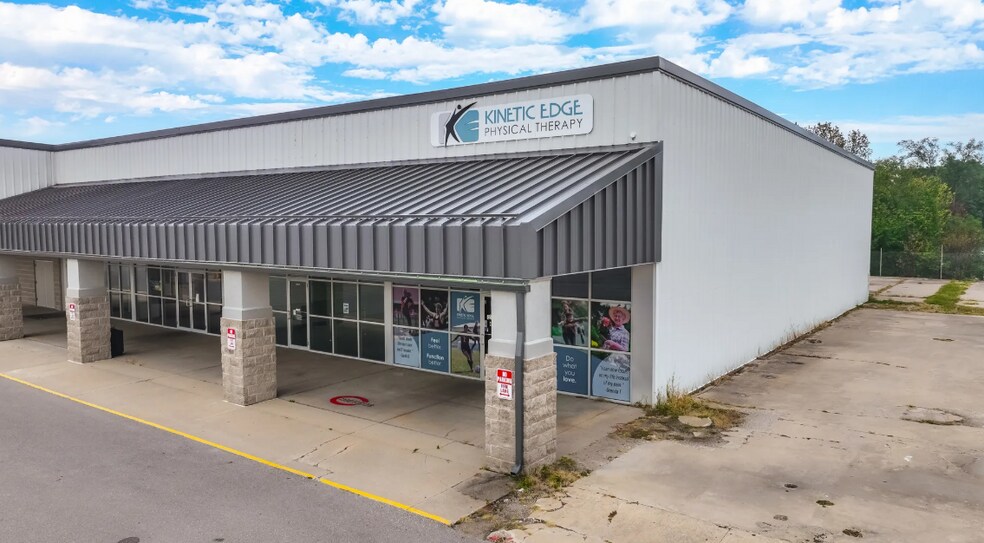 More Photos Of 1015 N 18th St, Centerville General Retail For Sale