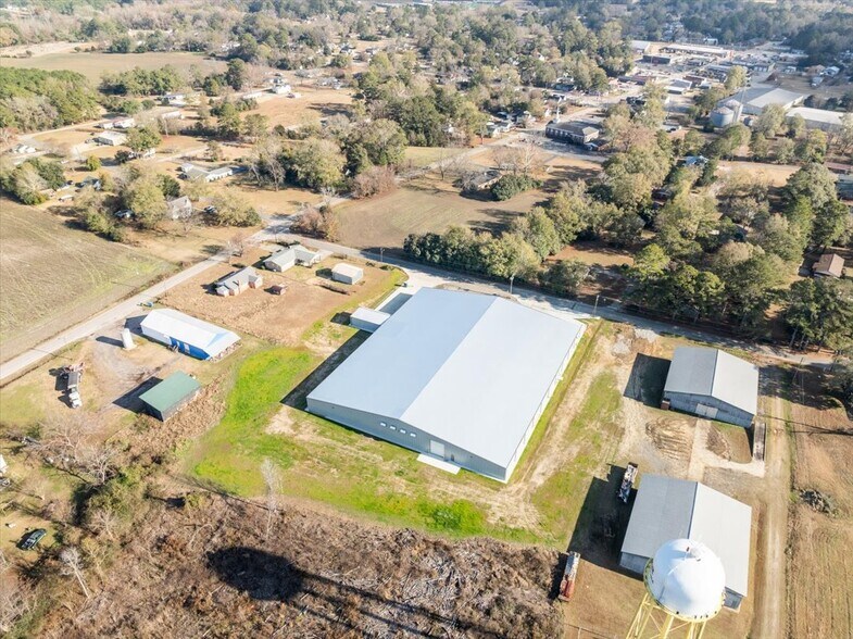 More Photos Of 223 W Pearl St, Lamar Industrial For Lease