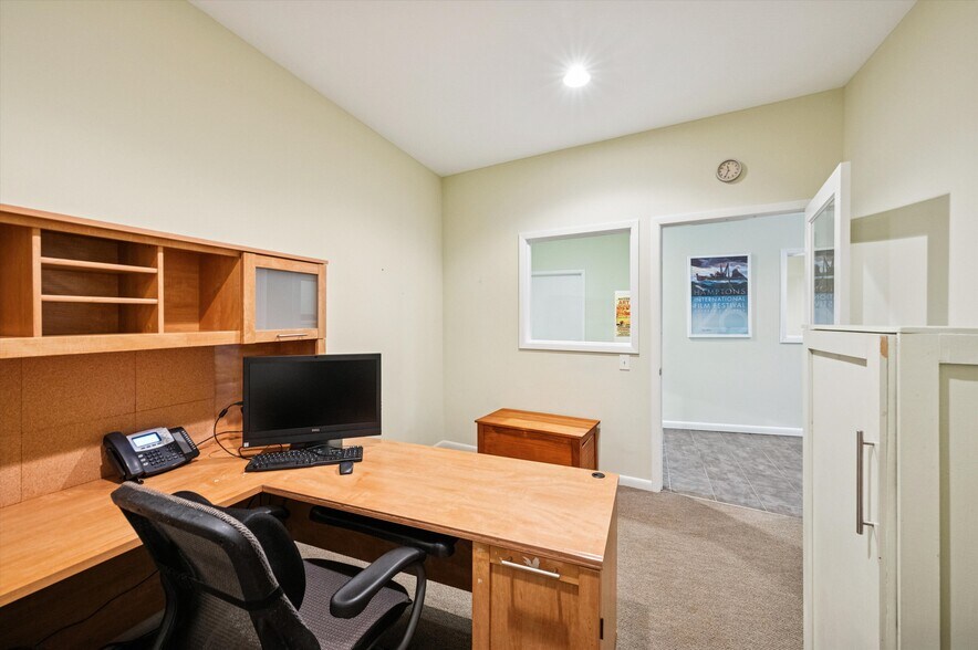 More Photos Of 28 Cameron St, Southampton Freestanding For Sale