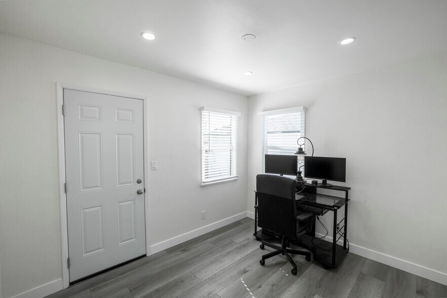 More Photos Of 14413 Firmona Ave, Lawndale Office Residential For Lease