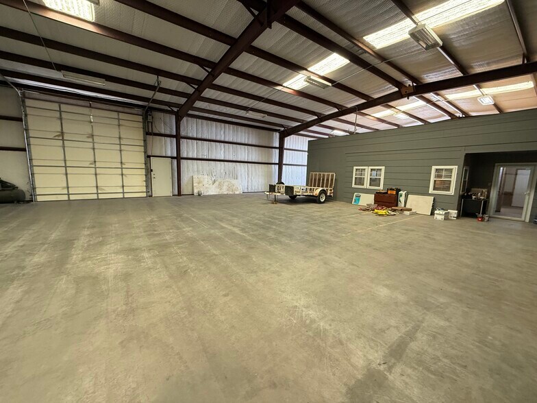 More Photos Of 2303 Private Road 7340 rd, Lubbock Warehouse For Lease