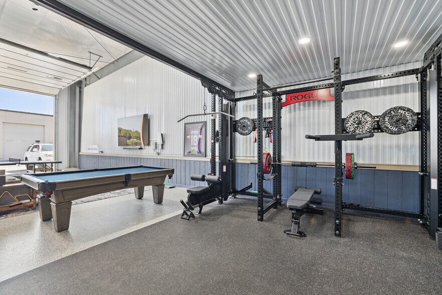 More Photos Of 663 Valerie Ave, Hudson Specialty For Sale