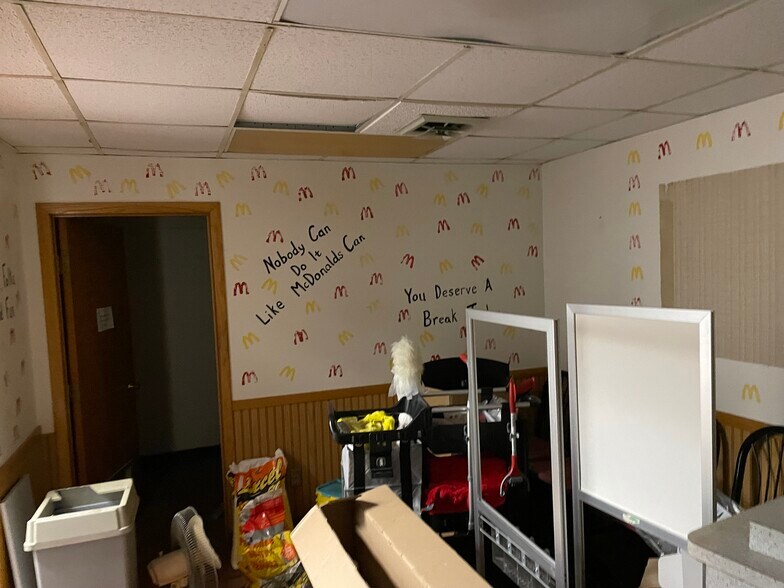 More Photos Of 441 N Lake St, Madison Storefront Retail Office For Sale